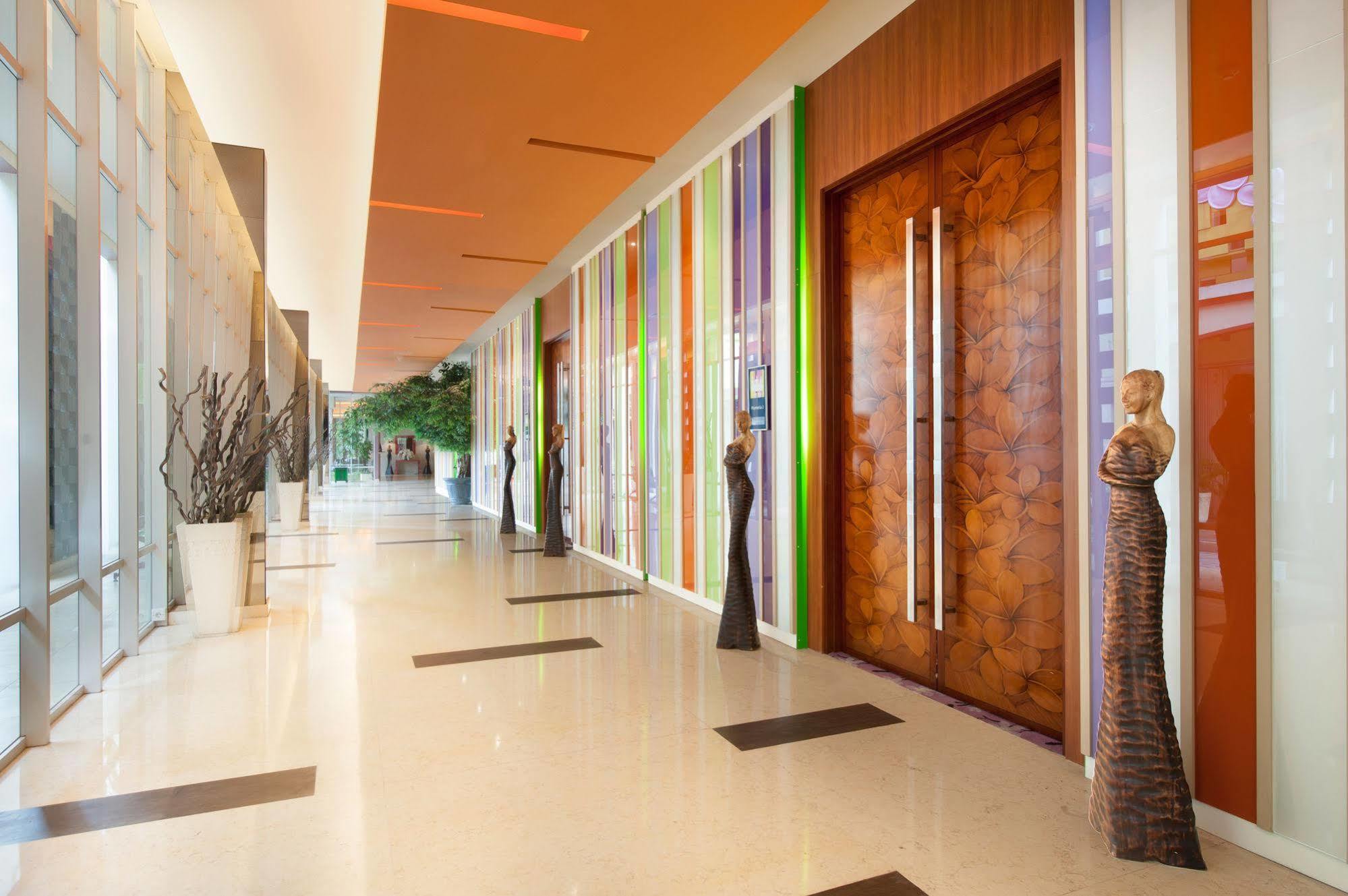 Hotel Ibis Styles Bali Denpasar Extérieur photo