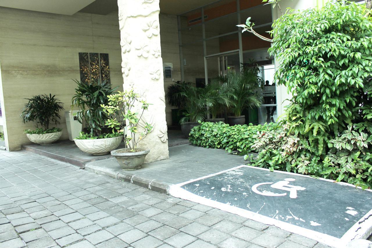 Hotel Ibis Styles Bali Denpasar Extérieur photo